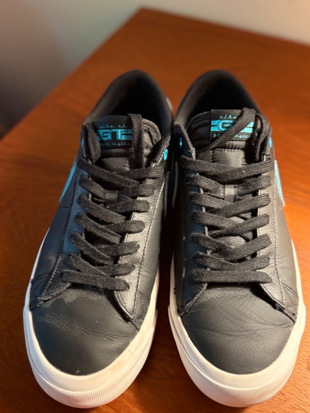 nike sneekers size 10.5 black with blue swish - Picture 6 of 7